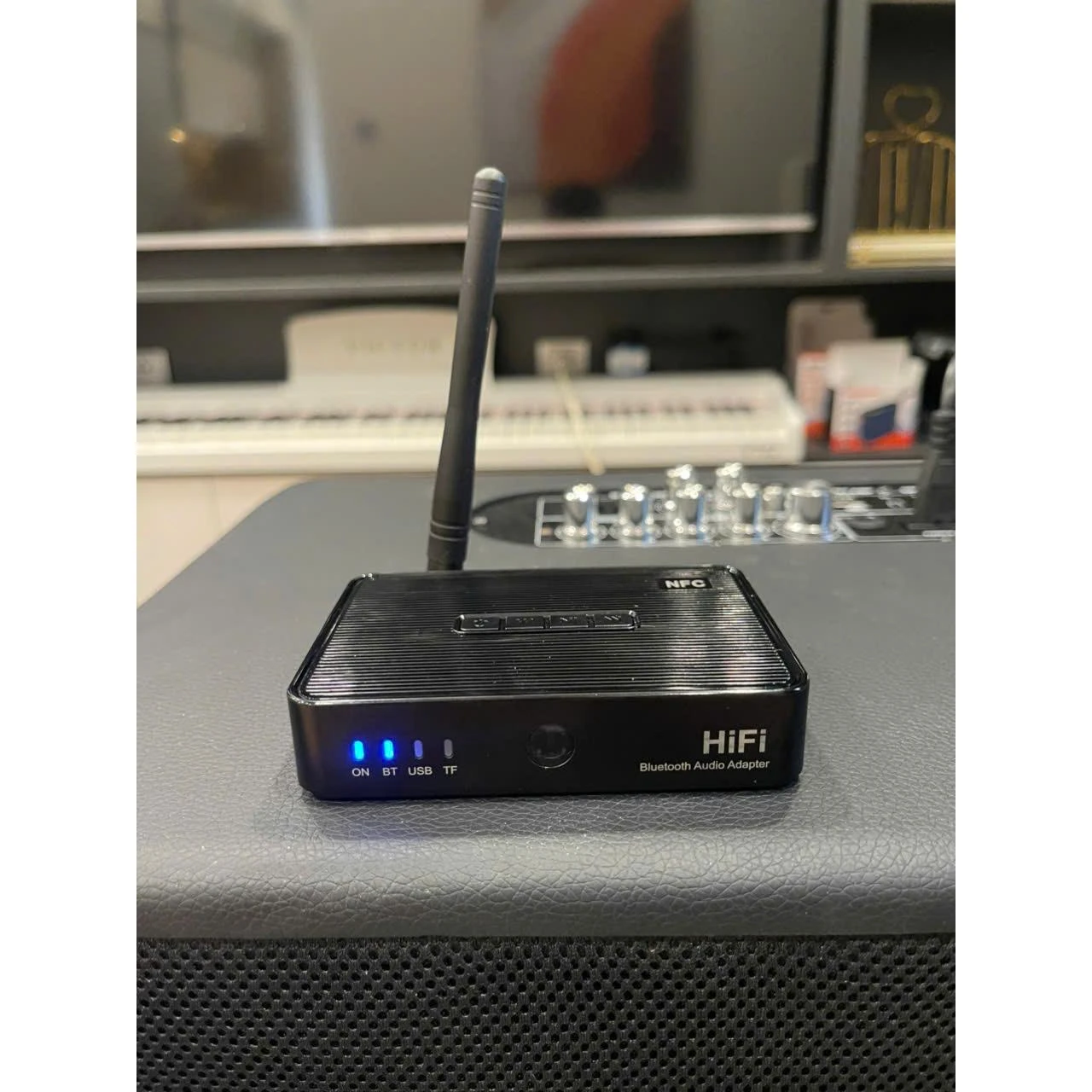 Bộ thu Bluetooth 5.1 âm thanh HIFI có cổng cắm mic hát karaoke chống hú, nghe nhạc USB thẻ nhớ, pin dùng 12 tiếng liên tục không cần cắm nguồn